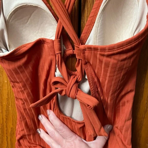 Kona Sol Women’s Sz M One Piece Ribbed Orange Swimsuit - Picture 9 of 9